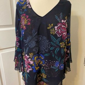 Beautiful EUC CABI pullover blouse size large floral